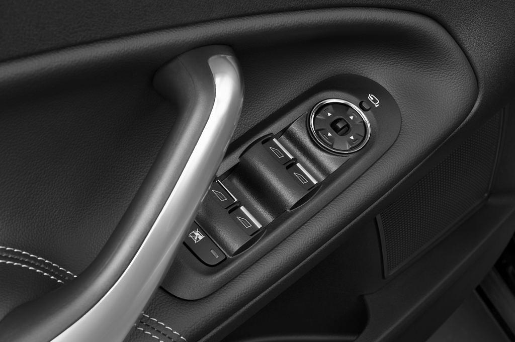 Ford Mondeo (Baujahr 2011) Titanium 5 Türen Bedienungselemente Tür