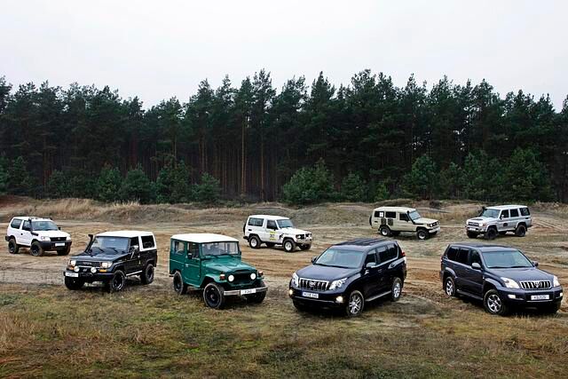 Vergleich: Toyota Land Cruiser von 1977 und 2011 - Familientreffen (Kurzfassung)