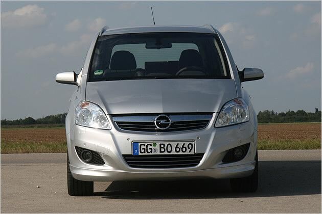 1,80 Meter ist der Zafira breit