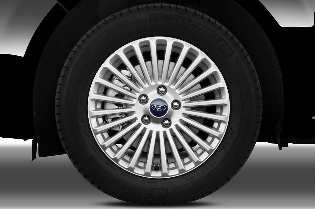 Ford Mondeo (Baujahr 2011) Titanium 5 Türen Reifen und Felge