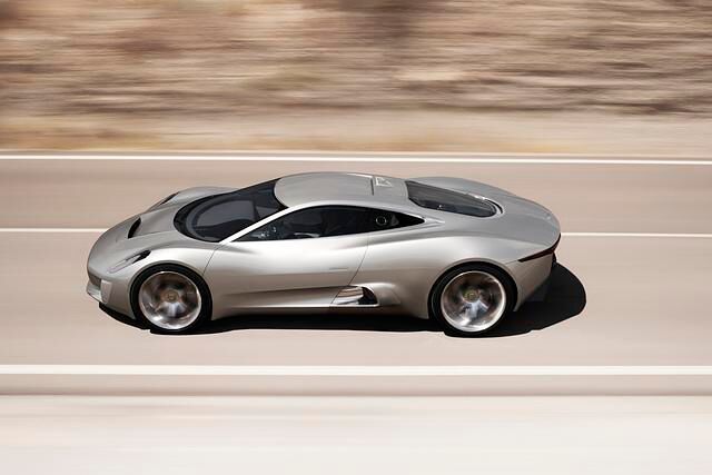 Je nach Markt wird es den Jaguar ab 800.000 Euro geben