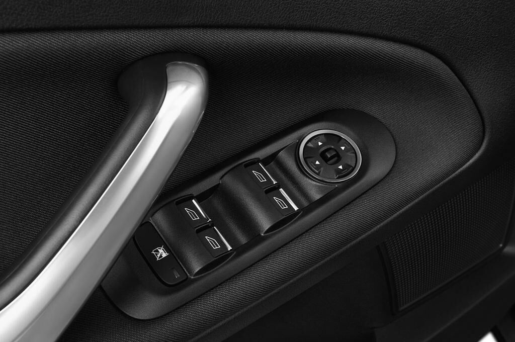 Ford Mondeo (Baujahr 2011) Trend 5 Türen Bedienungselemente Tür