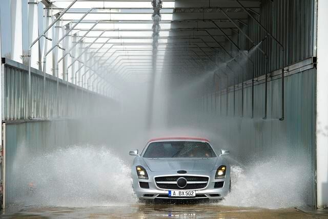Für den Antrieb sorgt der V8 aus dem Coupé