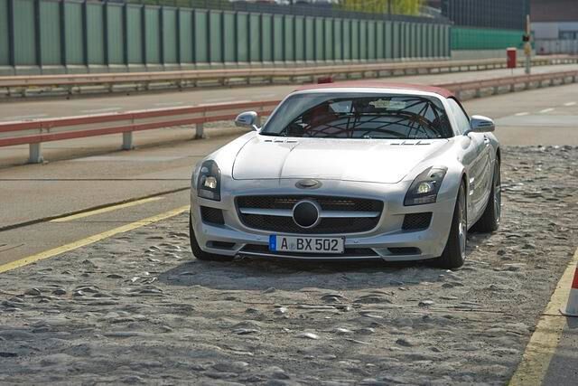 Zurzeit befindet sich der Roadster auf Erprobungsfahrt