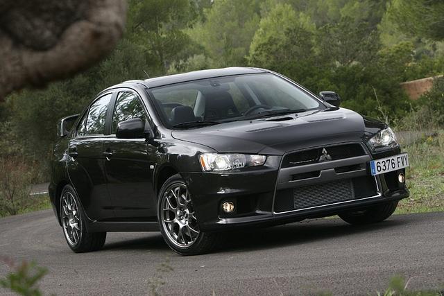 Der Mitsubishi Lancer Evo überrascht mit viel Moment aus kleinem Hubraum