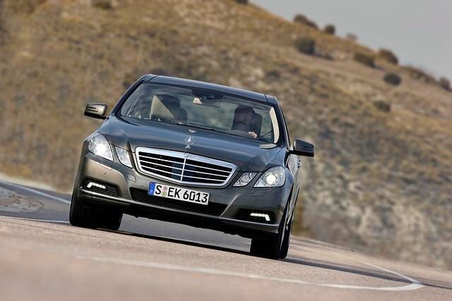 Die Mercedes E-Klasse ist nun durchgängig mit einer Siebengang-Automatik zu haben