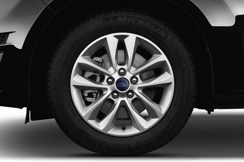 Ford Mondeo (Baujahr 2011) Trend 5 Türen Reifen und Felge