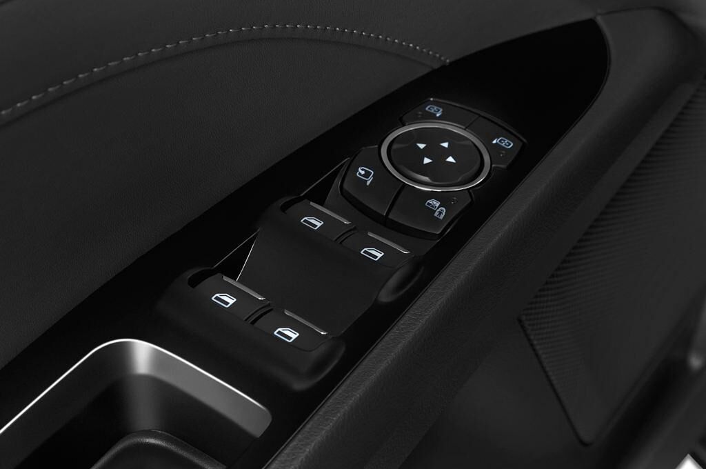 Ford Mondeo (Baujahr 2015) Titanium 5 Türen Bedienungselemente Tür