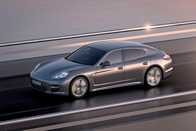 Der V8 bringt es auf 550 PS