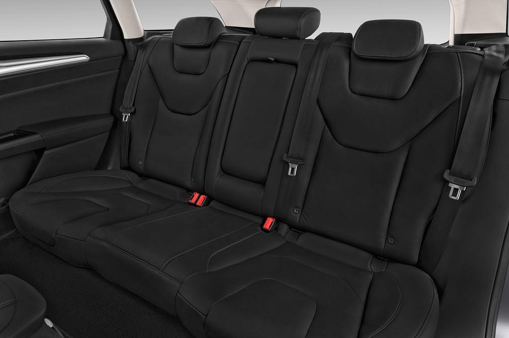 Ford Mondeo (Baujahr 2015) Titanium 5 Türen Rücksitze