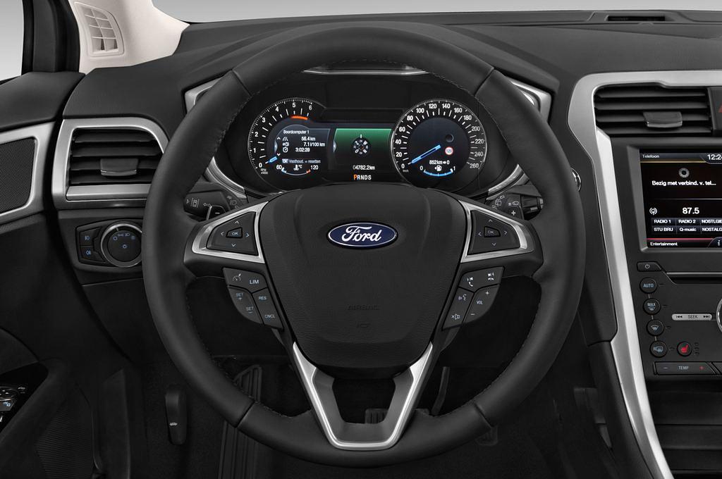 Ford Mondeo (Baujahr 2015) Titanium 5 Türen Lenkrad