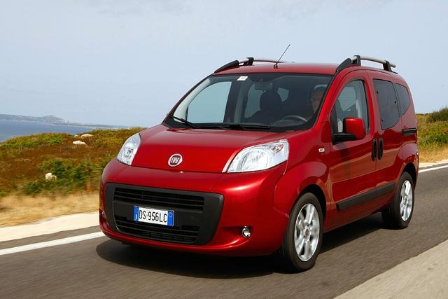 Der Fiat Qubo wartet mit zwei Schiebetüren auf