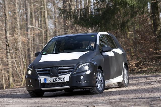 Das Karosseriedesign der B-Klasse tarnt Daimler noch