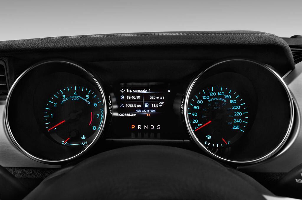 Ford Mustang (Baujahr 2016) - 2 Türen Tacho und Fahrerinstrumente