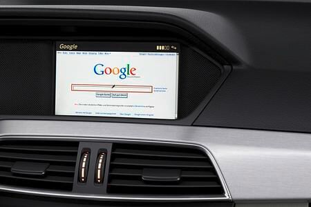 Mercedes entwickelt Command-System weiter - App-gefahren
