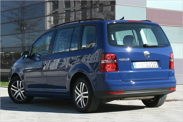 Das eckige Heck deutet darauf hin: Das ist ein Auto, bei dem der Transport von Menschen und Material im Vordergrund steht