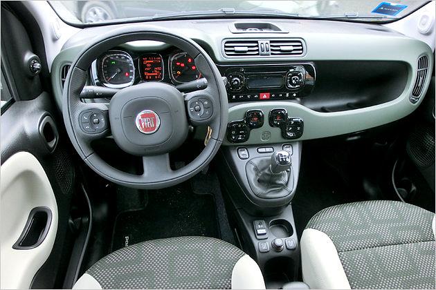 Cockpit: Neu ist das grüne Armaturenbrett. Schöner wird das Interieur dadurch aber nicht