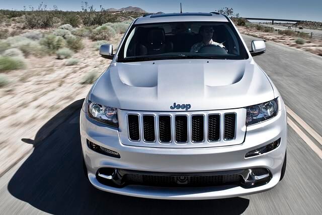 Jeep Grand Cherokee SRT8 - Mit Volldampf nach Frankfurt