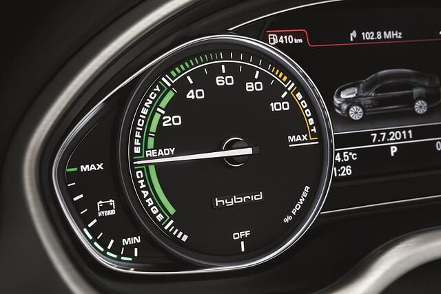 Ein Instrument zeigt den aktuellen Fahrmodus an