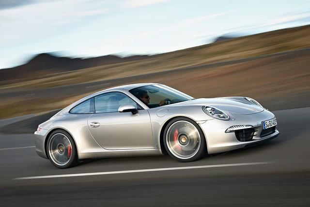 Der 257 kW/350 PS starke 911 Carrera ist ab 3. Dezember zu kaufen