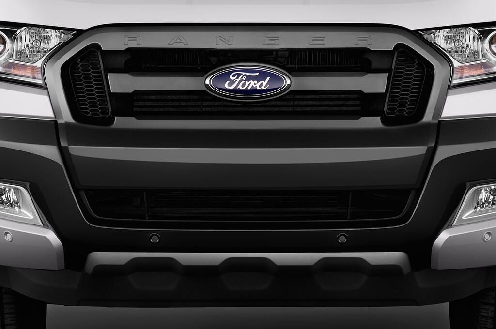 Ford Ranger (Baujahr 2016) Wildtrak 4 Türen Kühlergrill und Scheinwerfer