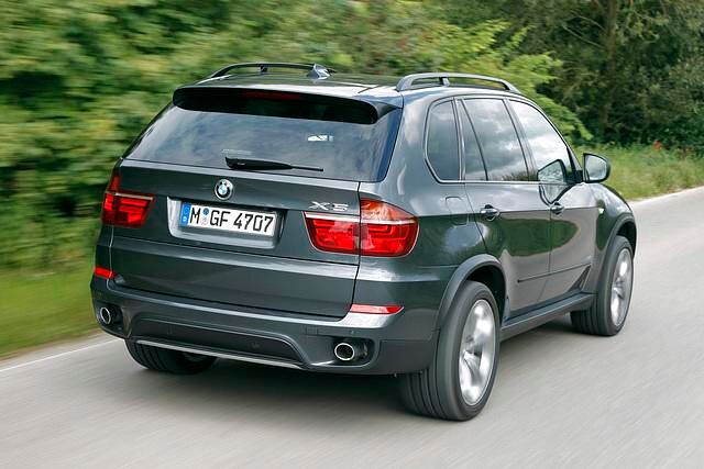Ab Herbst bietet BMW für den X5 xDrive30d ein sogenanntes BluePerformance-Paket an