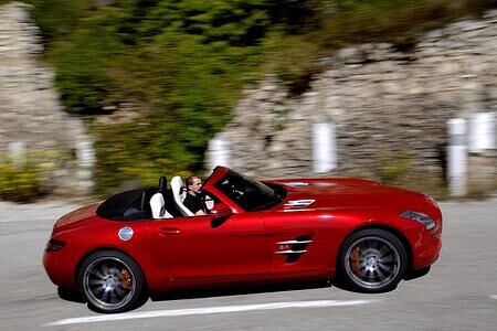 Mercedes SLS AMG Roadster - Ohne Flügelschlag abheben (Kurzfassung)