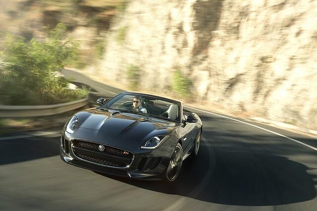 Der Jaguar CX-16 feiert in Paris sein Comeback als Serienmodell.