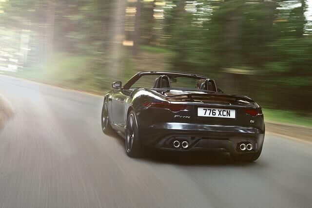 Im Frühjahr soll der heiße Brite zunächst als Roadster und vermutlich ein Jahr später auch als Coupé in den Handel kommen