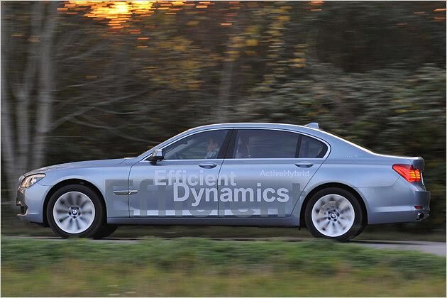 Der ActiveHybrid 7 kommt in 4,9 Sekunden von null auf 100 km/h