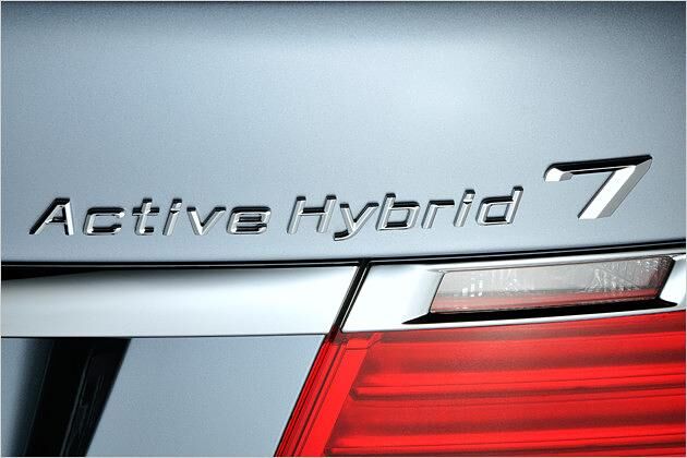 Am Heck des Wagens prangt das Modell-Logo