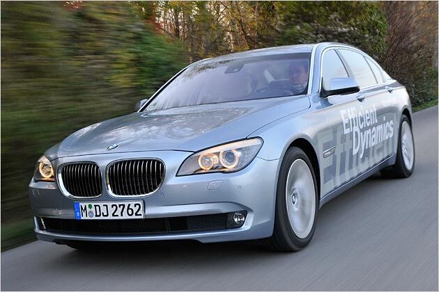 Die lange Version des 7er-Hybriden schlägt mit mindestens 112.500 Euro zu Buche