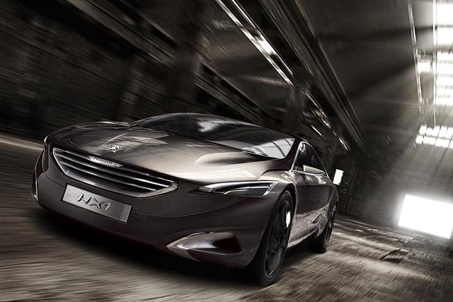 Auch Peugeot springt auf den Design-Trend auf und zeigte schon mal den 608, der ab 2014 auf den Markt kommen soll