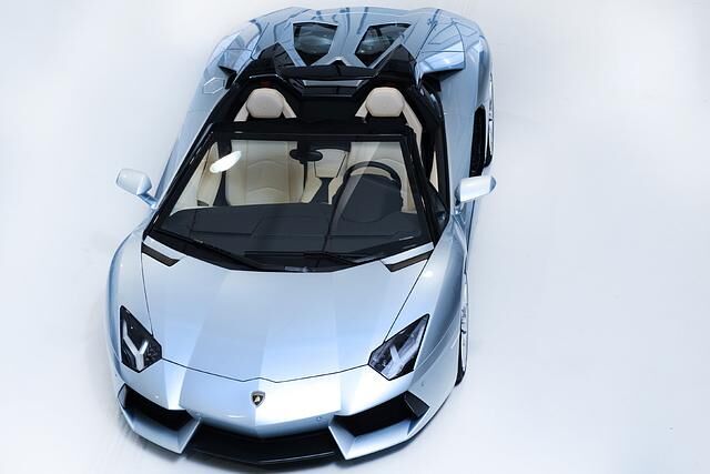 Lamborghini Aventador LP 700-4 Roadster - Offener Tiefflieger