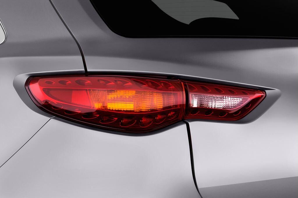 Infiniti QX70 (Baujahr 2015) S 5 Türen Rücklicht