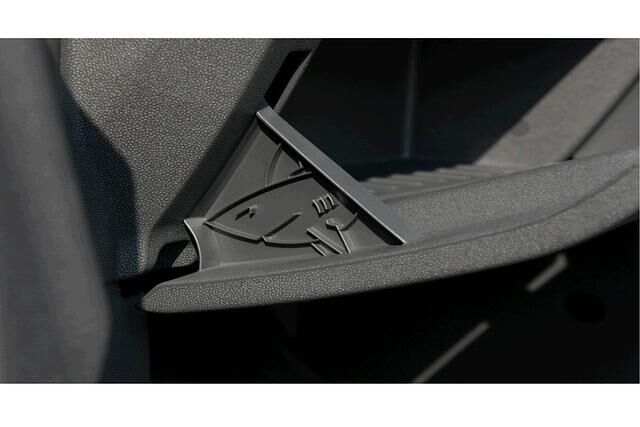 Entwickler-Ostereier im Auto - Der Hai im Handschuhfach