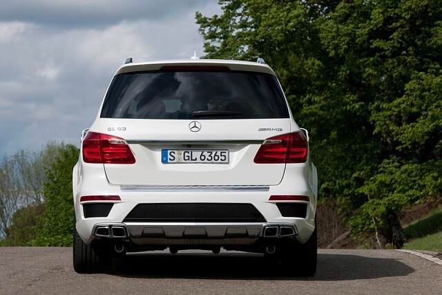 Breite Straßen, lange Geraden und sanfte Kurven, das ist die Welt des GL 63 AMG
