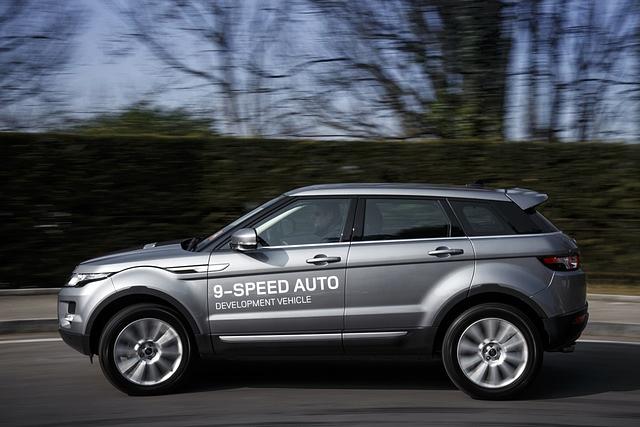 Der Range Rover Evoque ist das erste Fahrzeug weltweit mit einer neunstufigen Wandlerautomatik