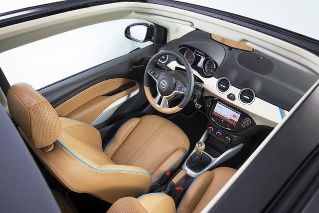 Beim Dachkonzept hat man sich von Wettbewerbern wie dem Fiat 500C inspirieren lassen