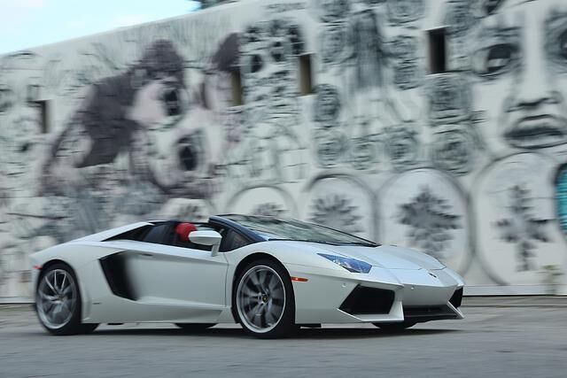 Der offene Lamborghini Aventador ist in jeder Beziehung extrem
