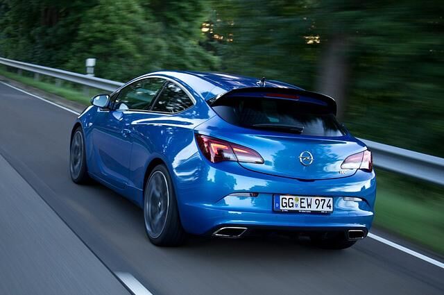 Stolze 206 kW/280 PS wirft das Coupé in die Waagschale