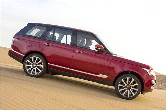 Stein, Sand, Schotter: Auf jedem Untergrund kommt das edle SUV voran. Ein Allradantrieb der alten Schule macht es möglich