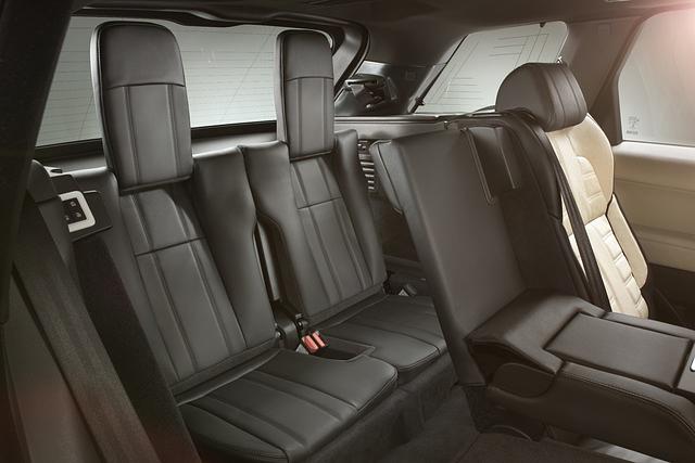 Bis zu sieben Personen finden im Range Rover Sport Platz