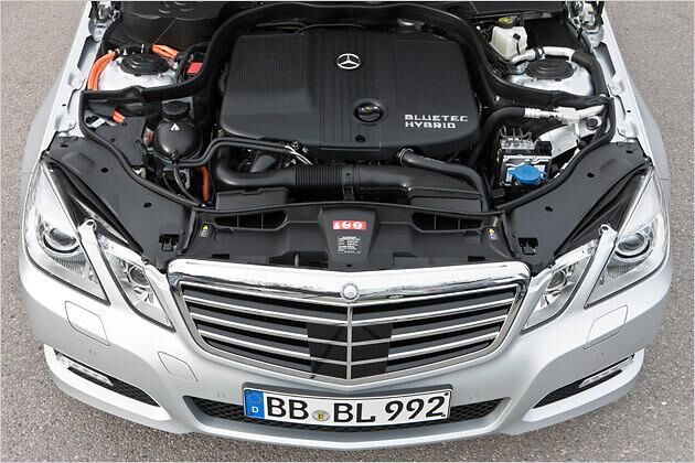 Die komplette Hybridtechnologie inklusive Batterie ist im Motorraum untergebracht