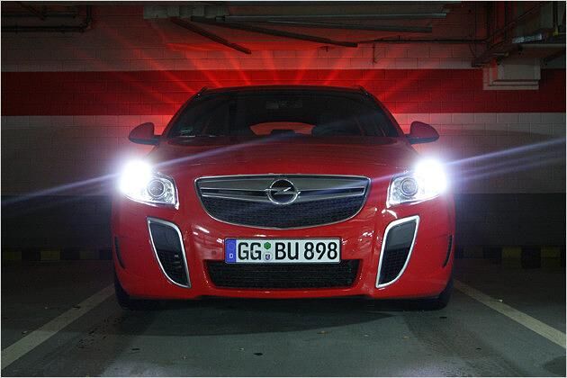 Ein adaptives Kurven-Xenonlicht kostet auch beim OPC 1.250 Euro Aufpreis