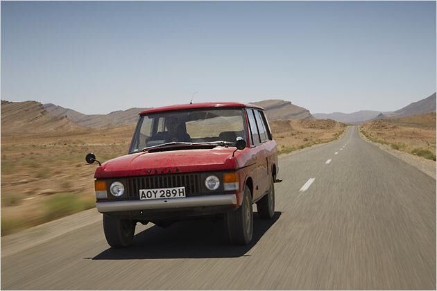 Die ersten Range-Rover-Prototypen trugen noch den provisorischen Modellnamen VELAR (für V-Eight Land Rover) an der Front