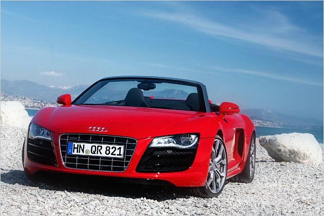 Der R8 Spyder ist ab 156.400 Euro mit Schaltgetriebe zu haben