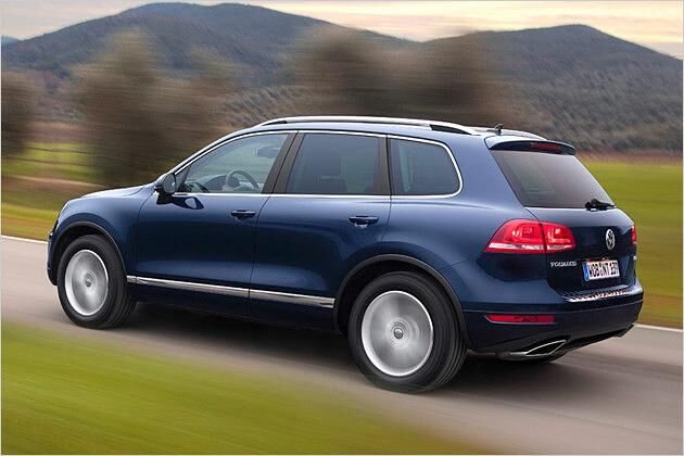 In der Länge legt der neue Touareg etwas zu