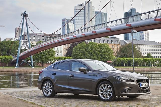 Das Stufenheck des Mazda3 hat nur eine minimale Stufe