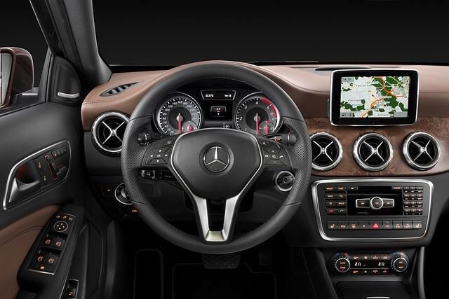 Ausgestattet ist der GLA zudem grundsätzlich mit einer Reihe aktueller Assistenzsysteme. Zum Serienumfang gehören etwa die Attention Assist genannte Müdigkeitserkennung und der Kollisionsschutz mit...
